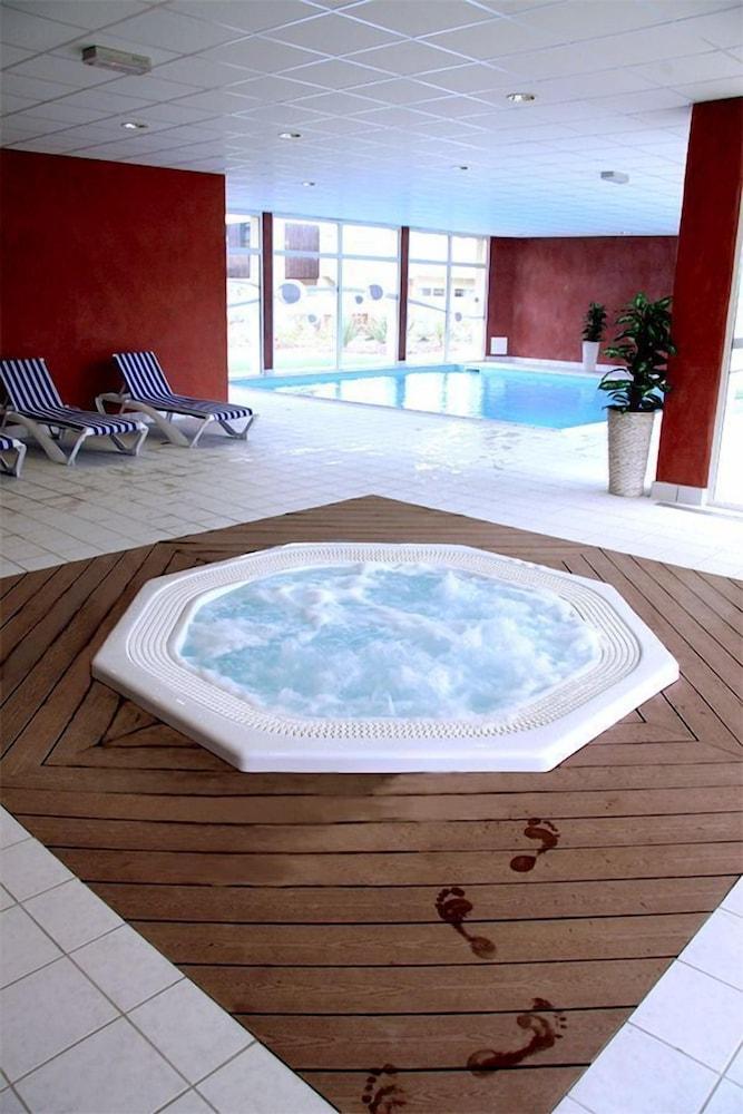 Le Domaine Du Golf Dalbret Hotel Lavardac